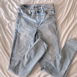 American Eagle Light Washed Skinny Jeans